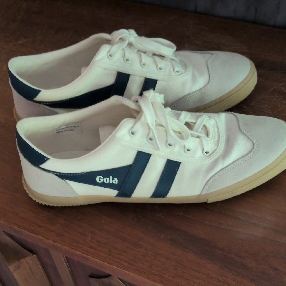 Gola Men's Cream and Navy Sneakers